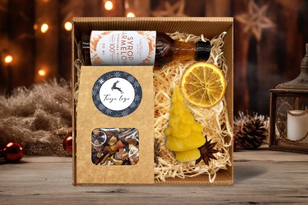 Zestaw Świąteczny - Miodowa święca, Herbata i Syrop - Twój projekt, twoje logo - Wzór 3 - Renifer wśród gwiazd