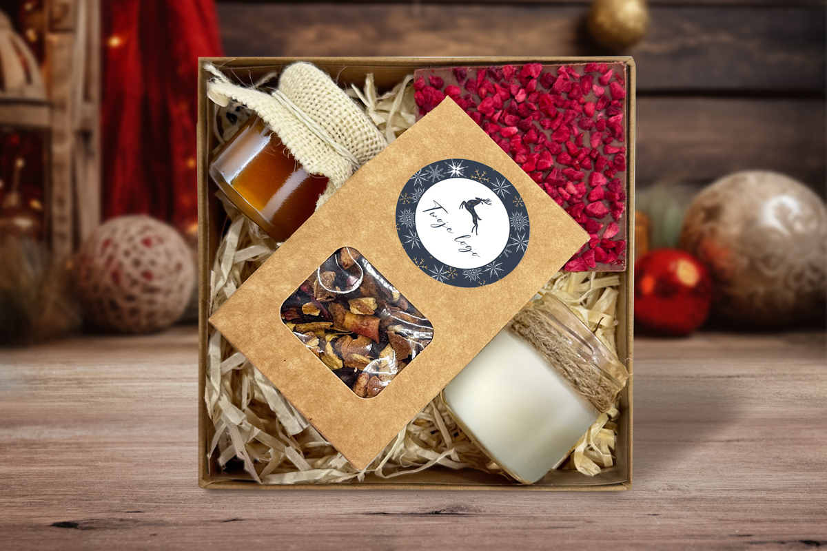 Zestaw Świąteczny - Herbata, świeczka i słodkości - Twój projekt, twoje logo - Wzór 3 - Renifer wśród gwiazd