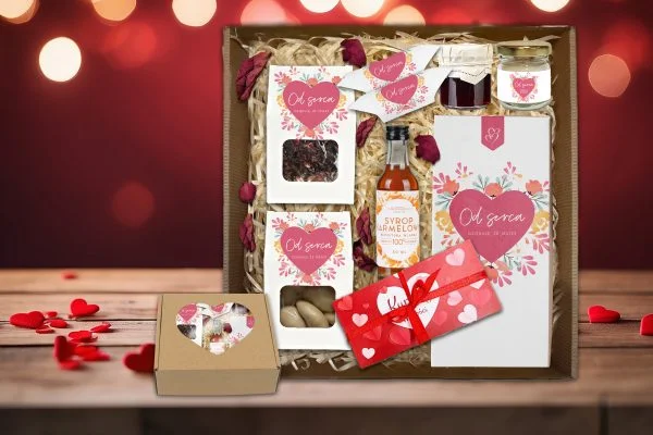 Zestaw Walentynkowy - Prezent na Walentynki - Herbata, migdały, kupony miłości, krówki, konfitura, świeczka, czekolada, syrop (Kopia)